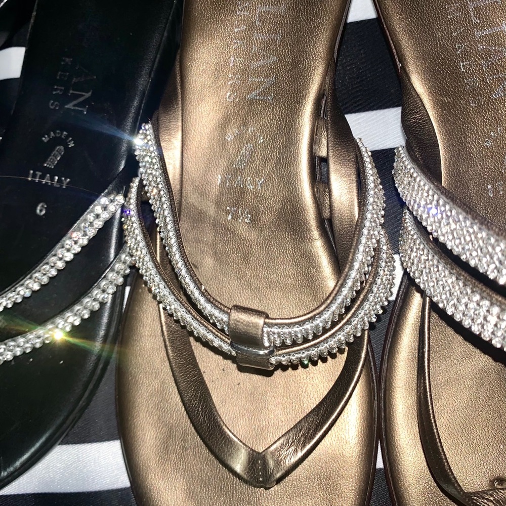 BLINGY FLIP FLOPS